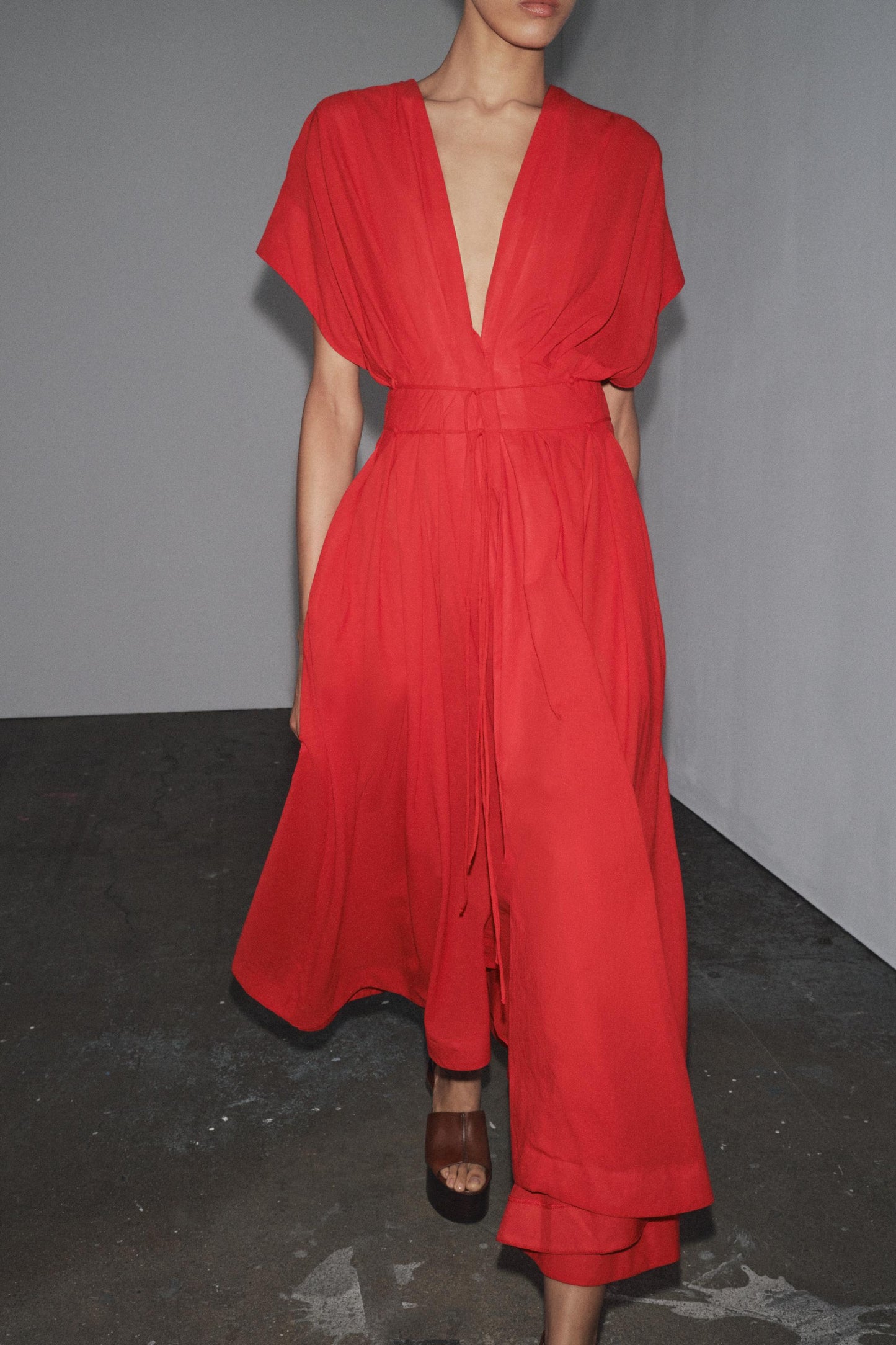 Short-sleeved Deep V-neck Maxi Dress