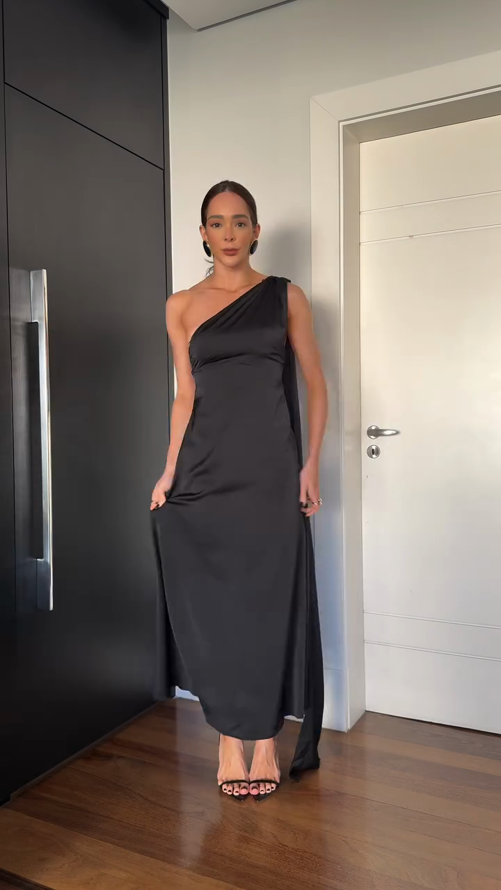 Black One - Shoulder Satin Gown