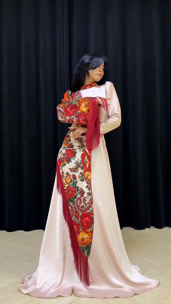 Floral - Embroidered Asymmetric Dress