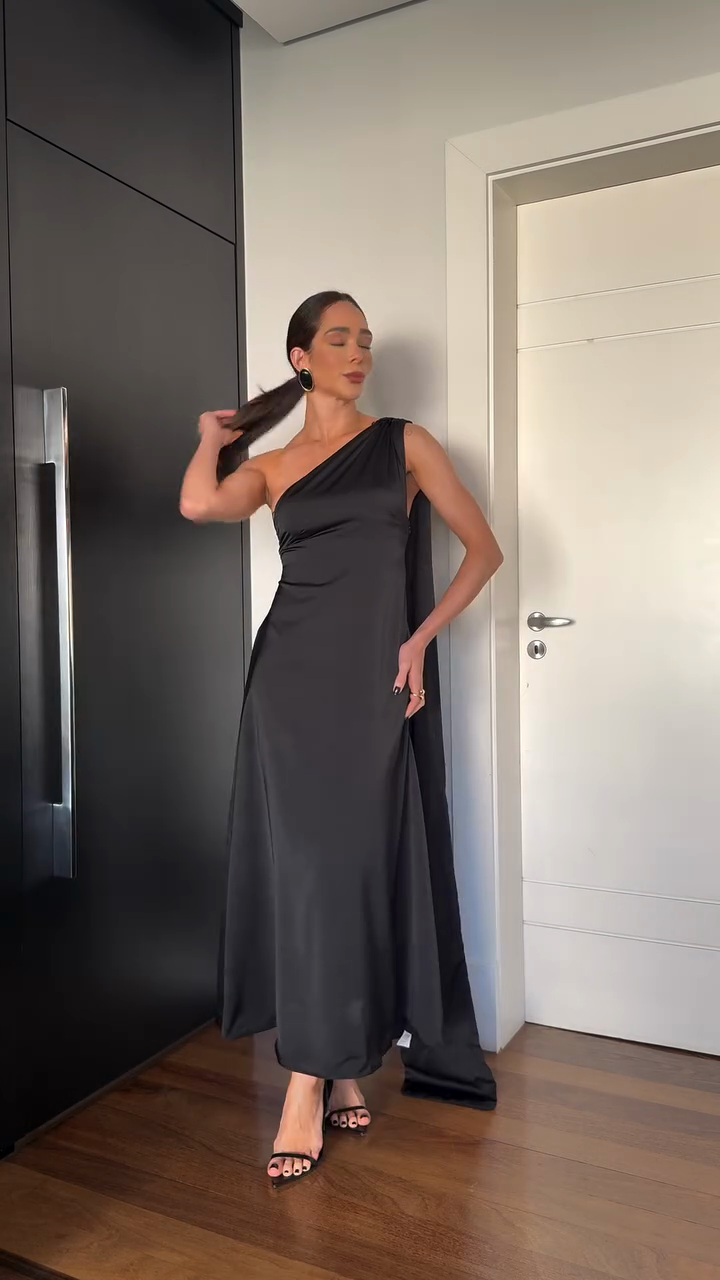 Black One - Shoulder Satin Gown