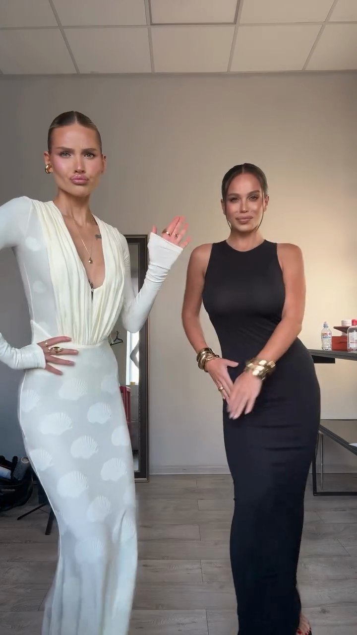 White Plunge - Neck Long - Sleeve Maxi Dress